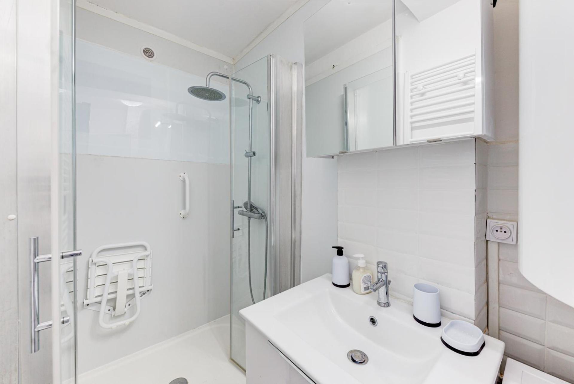 Готель Le Central - Chambre Privative Avec Salon Et Terrasse Privee Тулуза Екстер'єр фото